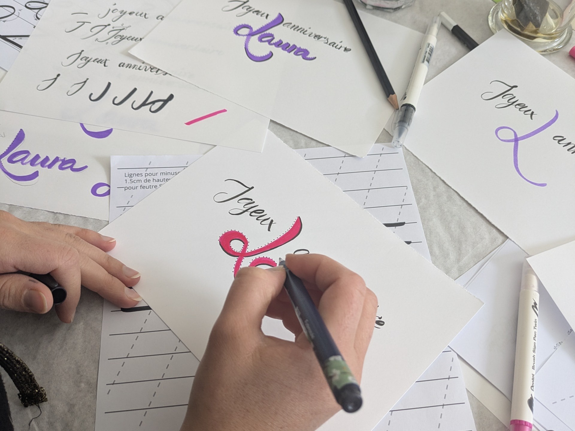 Cours de calligraphie lettering nantes  par designer de l'écriture Céline Foissey Kahlie Nantes La Baule Bretagne